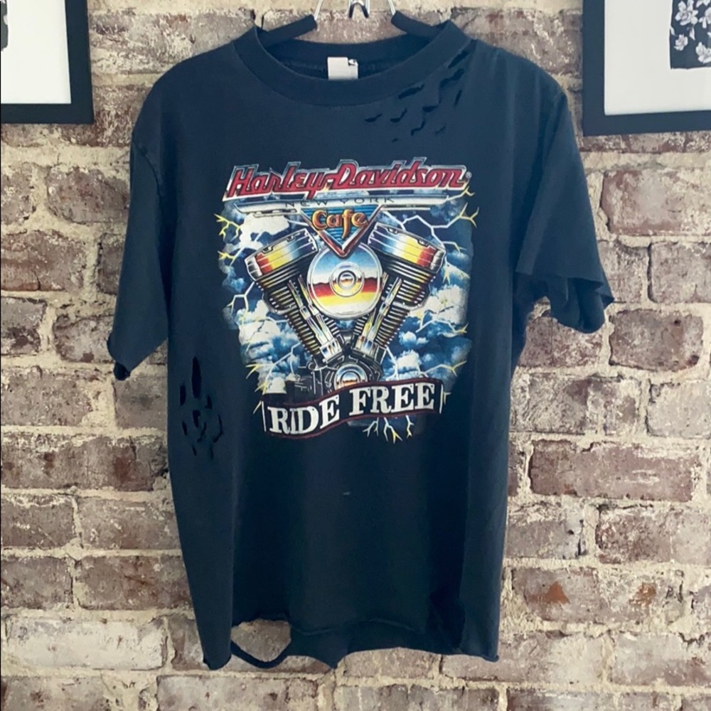 Destroyed Harley Davidson tee. Size women’s Large
